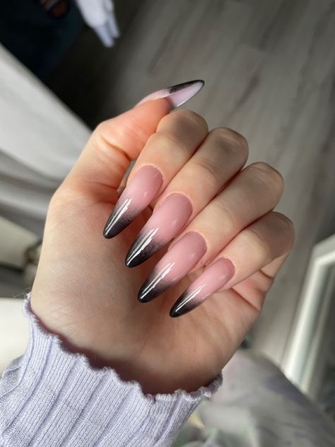 baby boomer noir ongle tendance 2025