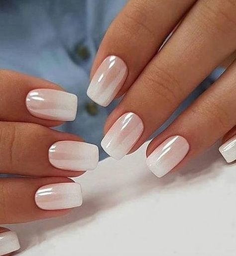 ongle nacré tendance chic et élégante en 2025